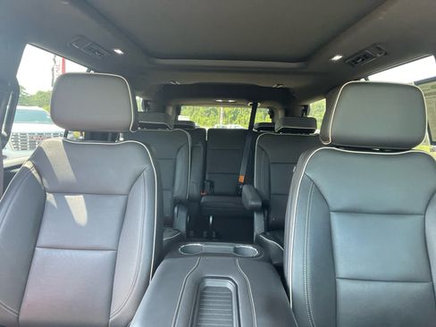 Used 2023 GMC Yukon SLT w/ SLT Premium Package AWD/4WD image 29