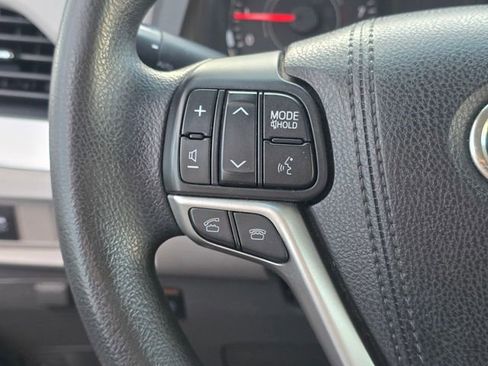 Used 2015 Toyota Sienna LE image 32