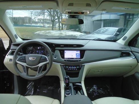 Used 2023 Cadillac XT5 Premium Luxury image 13