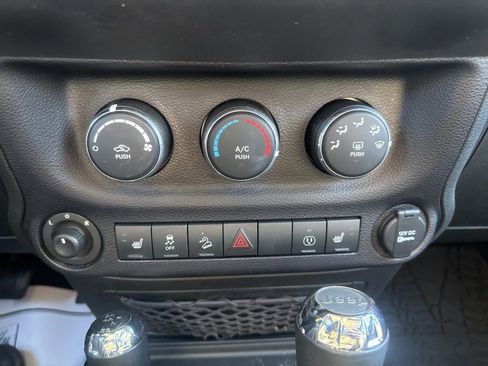 Used 2016 Jeep Wrangler Unlimited Sahara image 25