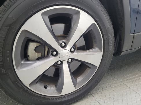 Used 2021 Jeep Cherokee Limited image 31