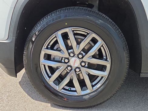 Used 2017 GMC Acadia SLT FWD image 9