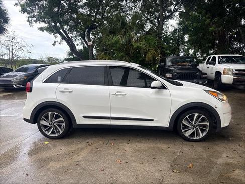 Used 2017 Kia Niro Touring FWD image 7