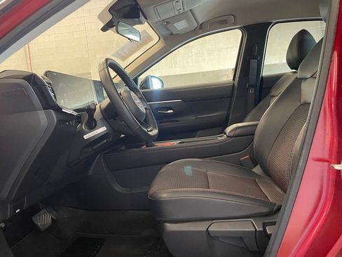 Certified 2025 Nissan Kicks SR FWD image 10