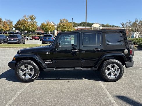 Used 2016 Jeep Wrangler Unlimited Sahara w/ Connectivity Group image 8