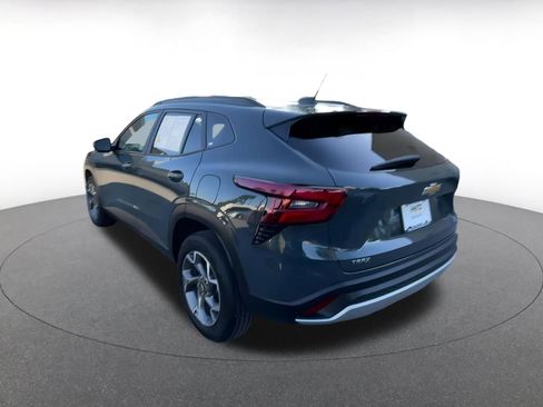 Used 2025 Chevrolet Trax LT image 11