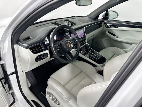 Certified 2022 Porsche Macan GTS image 4