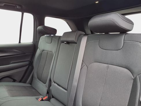 Used 2025 Jeep Grand Cherokee Laredo X w/ Luxury Tech Group I AWD/4WD image 21