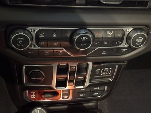 New 2026 Jeep Wrangler Unlimited Rubicon AWD/4WD image 19