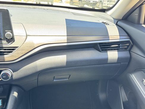 Used 2024 Nissan Altima 2.5 SV FWD image 20