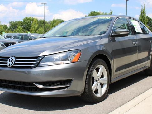 Used 2013 Volkswagen Passat TDI SE image 3