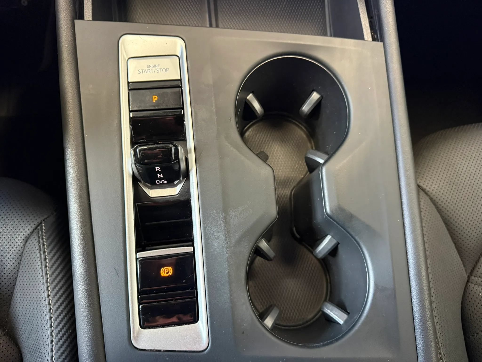 Used 2024 Volkswagen Atlas Cross Sport SE FWD image 24