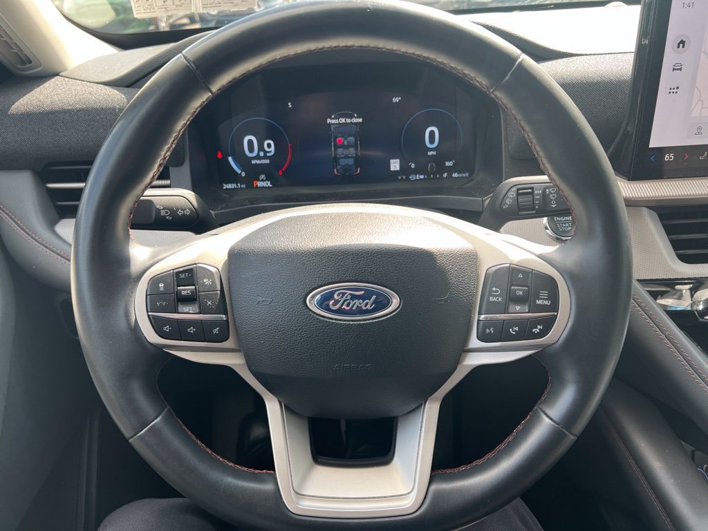 Used 2025 Ford Explorer Active AWD/4WD image 8