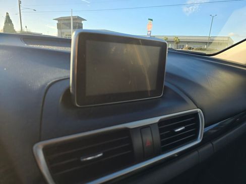 Used 2015 MAZDA MAZDA3 i Sport image 28