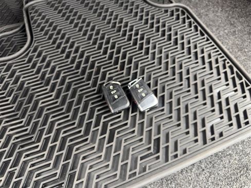 Used 2021 Volkswagen Atlas Cross Sport SE image 79