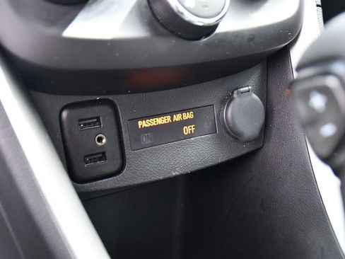 Used 2022 Chevrolet Trax LT w/ LT Convenience Package AWD/4WD image 28