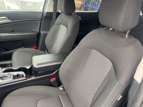 Certified 2023 Kia Sportage LX image 5