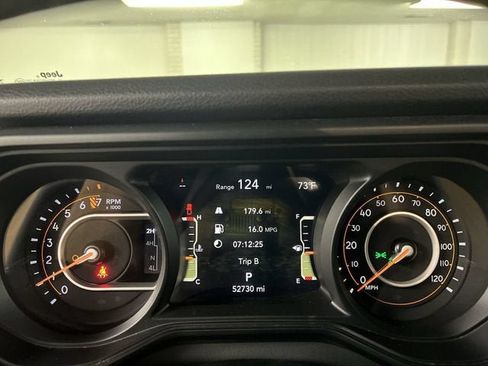 Used 2024 Jeep Gladiator Sport AWD/4WD image 12