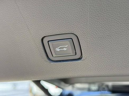 Used 2023 Chevrolet Traverse LT FWD image 10
