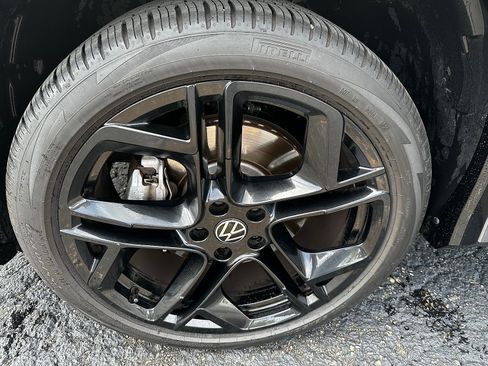Used 2025 Volkswagen Tiguan SE R-Line AWD/4WD image 10