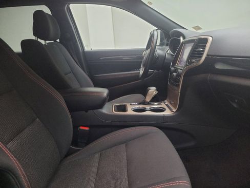 Used 2017 Jeep Grand Cherokee Laredo AWD/4WD image 21