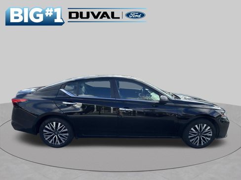 Used 2025 Nissan Altima 2.5 SV FWD image 6