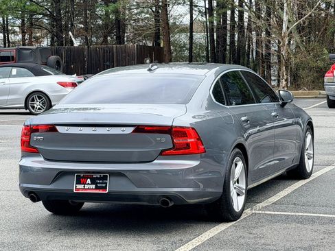 Used 2018 Volvo S90 T5 Momentum w/ Convenience Package image 4