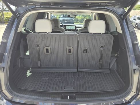 Used 2025 Kia Telluride EX w/ EX Captain's Chair Package FWD image 15