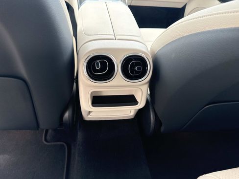 Used 2025 Mercedes-Benz GLC 300 image 16