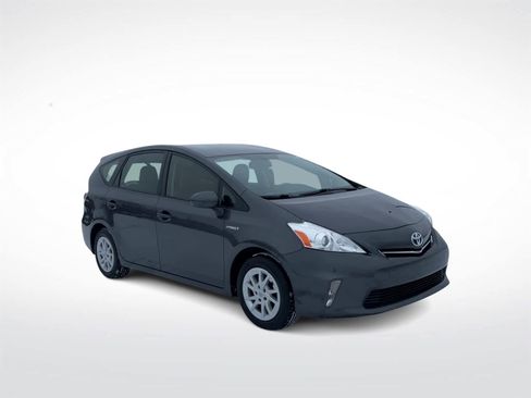 Used 2014 Toyota Prius V Three image 2