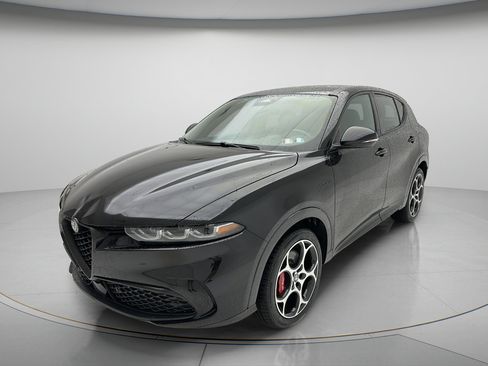 Used 2024 Alfa Romeo Tonale Veloce AWD/4WD image 3