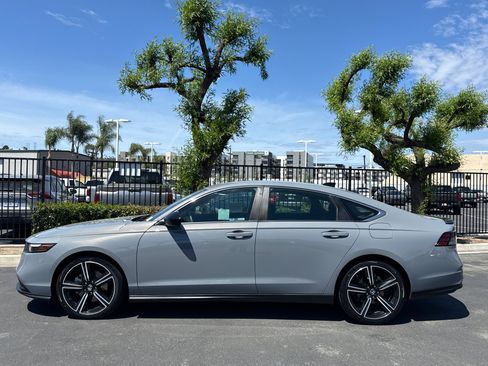 Used 2023 Honda Accord Sport image 4