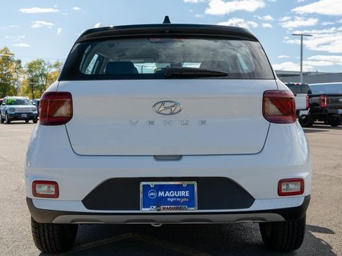 Used 2022 Hyundai Venue Limited image 7