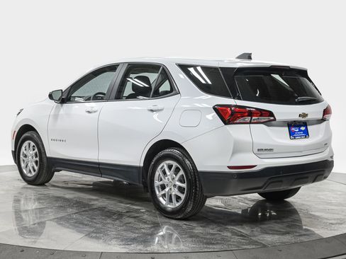 Used 2024 Chevrolet Equinox LS w/ Driver Confidence II Package AWD/4WD image 4
