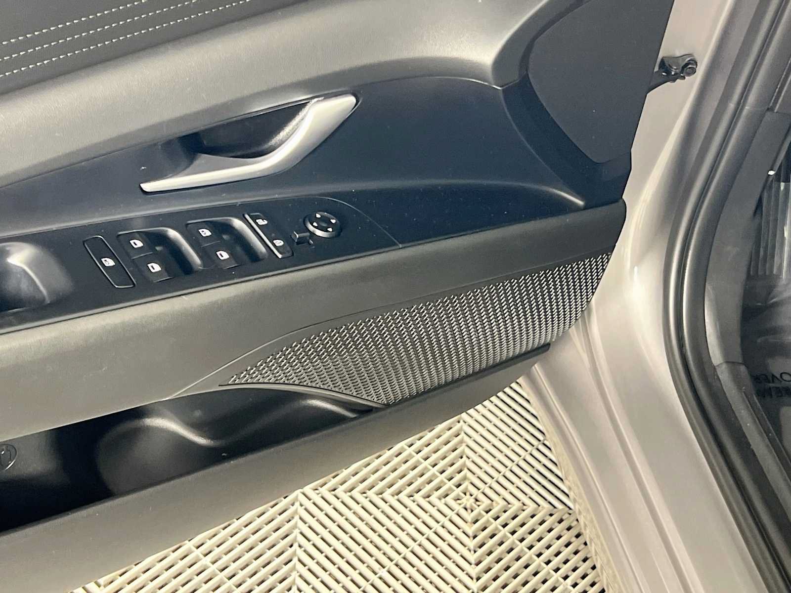 Certified 2023 Hyundai Elantra SEL FWD image 17