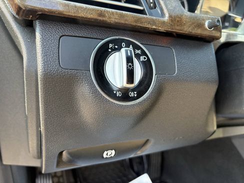 Used 2010 Mercedes-Benz E 350 4MATIC Sedan image 46