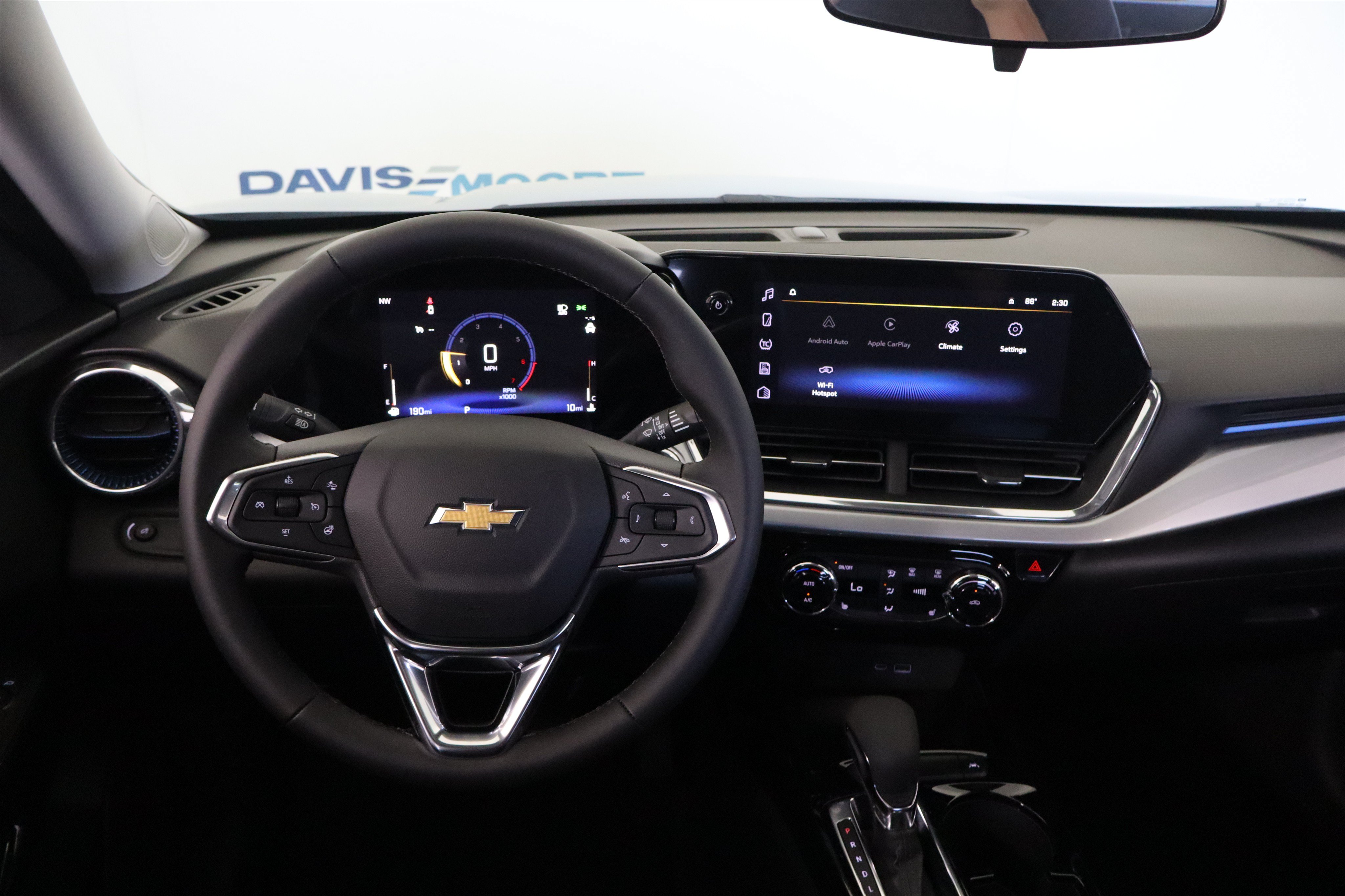 New 2026 Chevrolet Trax LT w/ LT Convenience Package FWD image 18