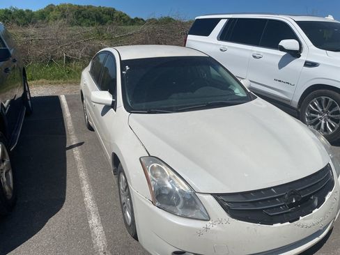 Used 2011 Nissan Altima 2.5 S w/ Special Edition Pkg image 2