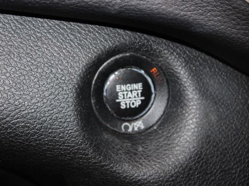Used 2018 Jeep Cherokee Latitude Plus FWD image 38
