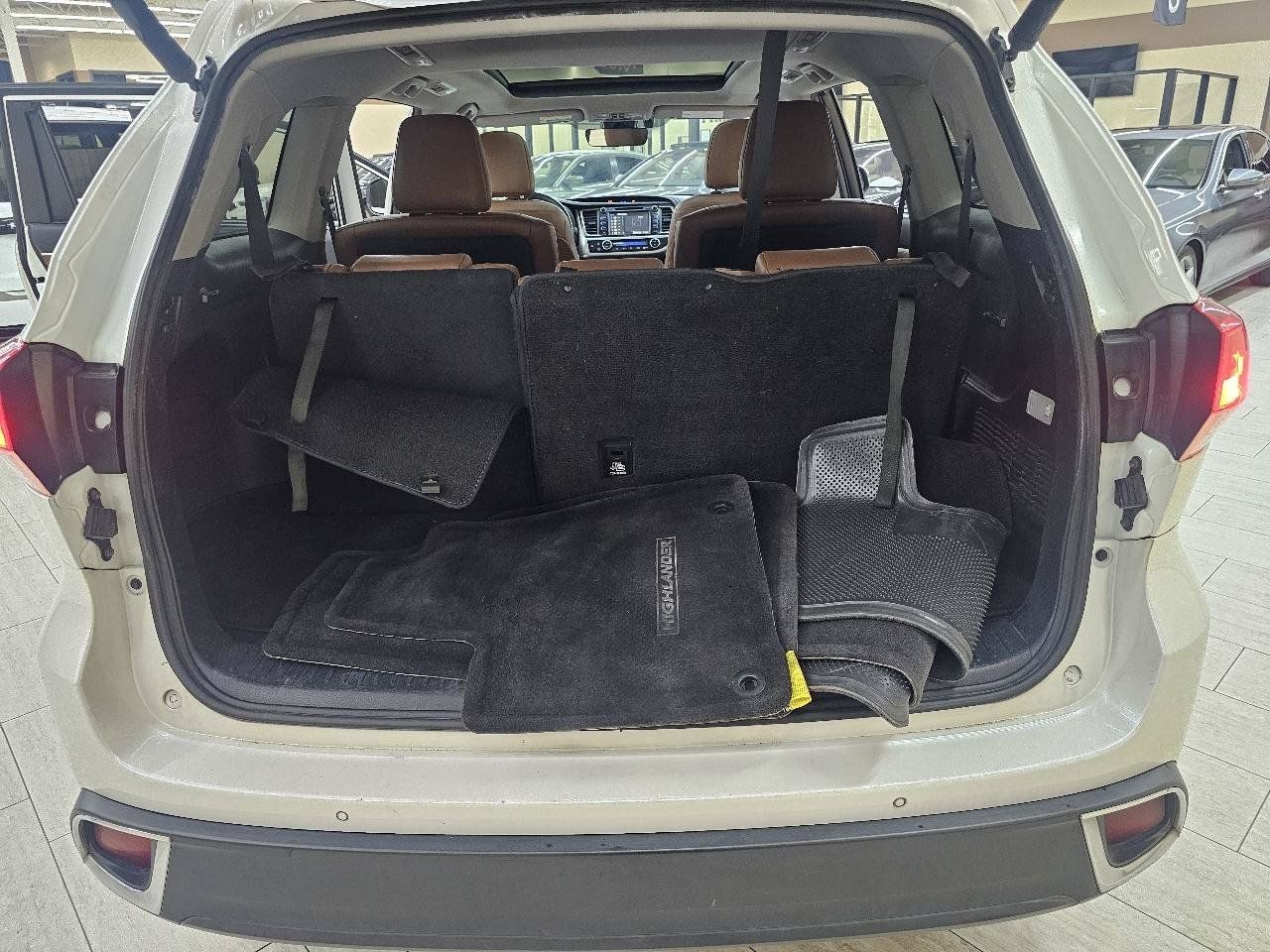 Used 2019 Toyota Highlander Limited Platinum FWD image 13