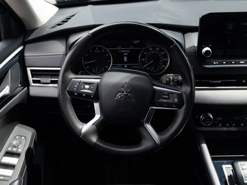 Used 2024 Mitsubishi Outlander SE AWD/4WD image 11