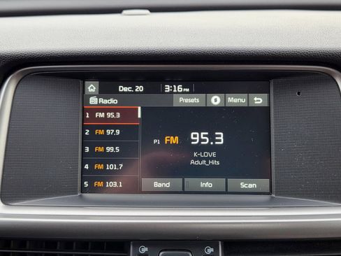 Used 2018 Kia Optima LX w/ 17" Alloy Wheels Package image 11