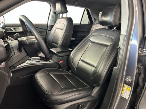 Used 2024 Ford Explorer XLT w/ Equipment Group 202A AWD/4WD image 18