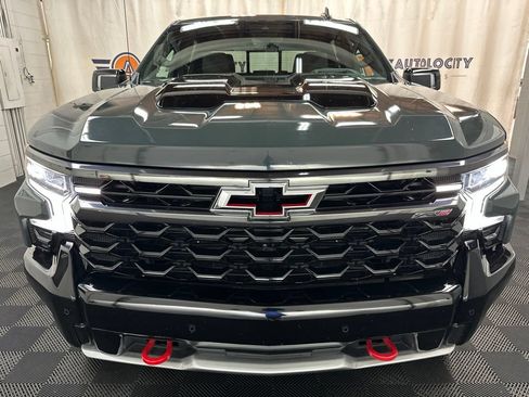Used 2025 Chevrolet Silverado 1500 ZR2 w/ Technology Package AWD/4WD image 3
