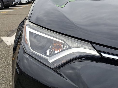 Used 2018 Toyota RAV4 XLE image 9