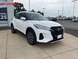 Used 2024 Nissan Kicks SV image 3