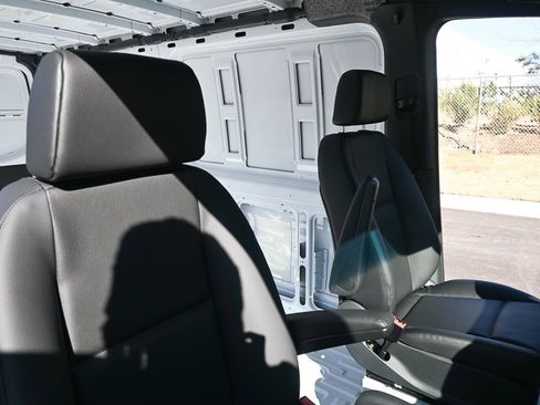 Used 2025 Mercedes-Benz Sprinter 2500 image 18