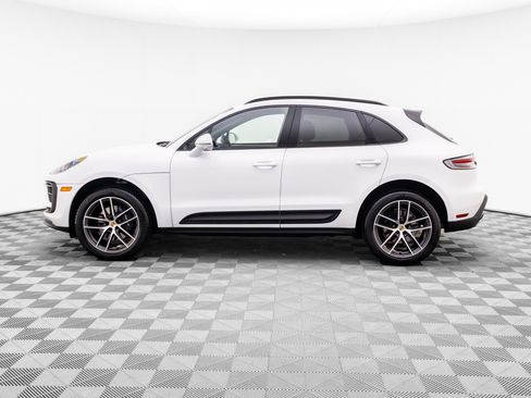 Certified 2026 Porsche Macan AWD/4WD image 2