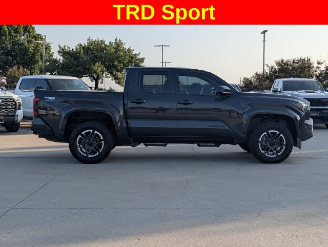 Used 2025 Toyota Tacoma TRD Sport AWD/4WD image 4