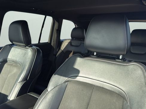 Used 2022 Jeep Grand Cherokee Altitude RWD image 9